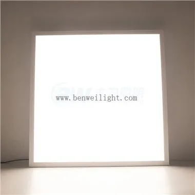 Que materiais contém uma iluminação de painel de led?