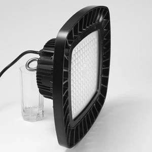 Luz alta antirreflexo para quadra de badminton