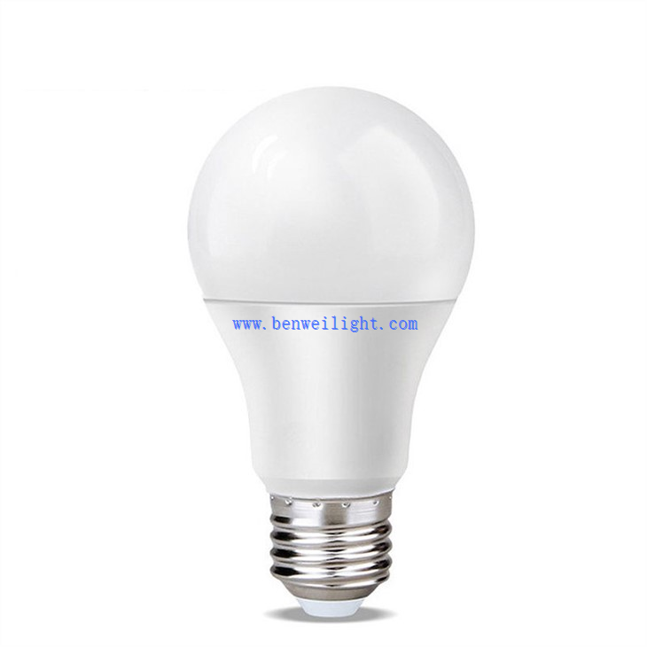 Lâmpada equivalente a 60w