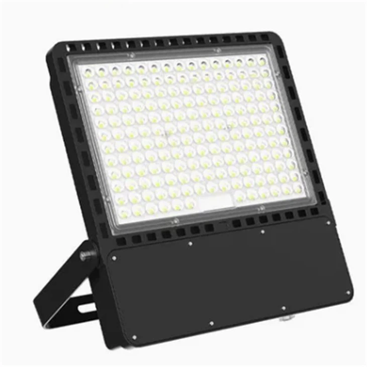 Luz de inundação conduzida fora do estádio